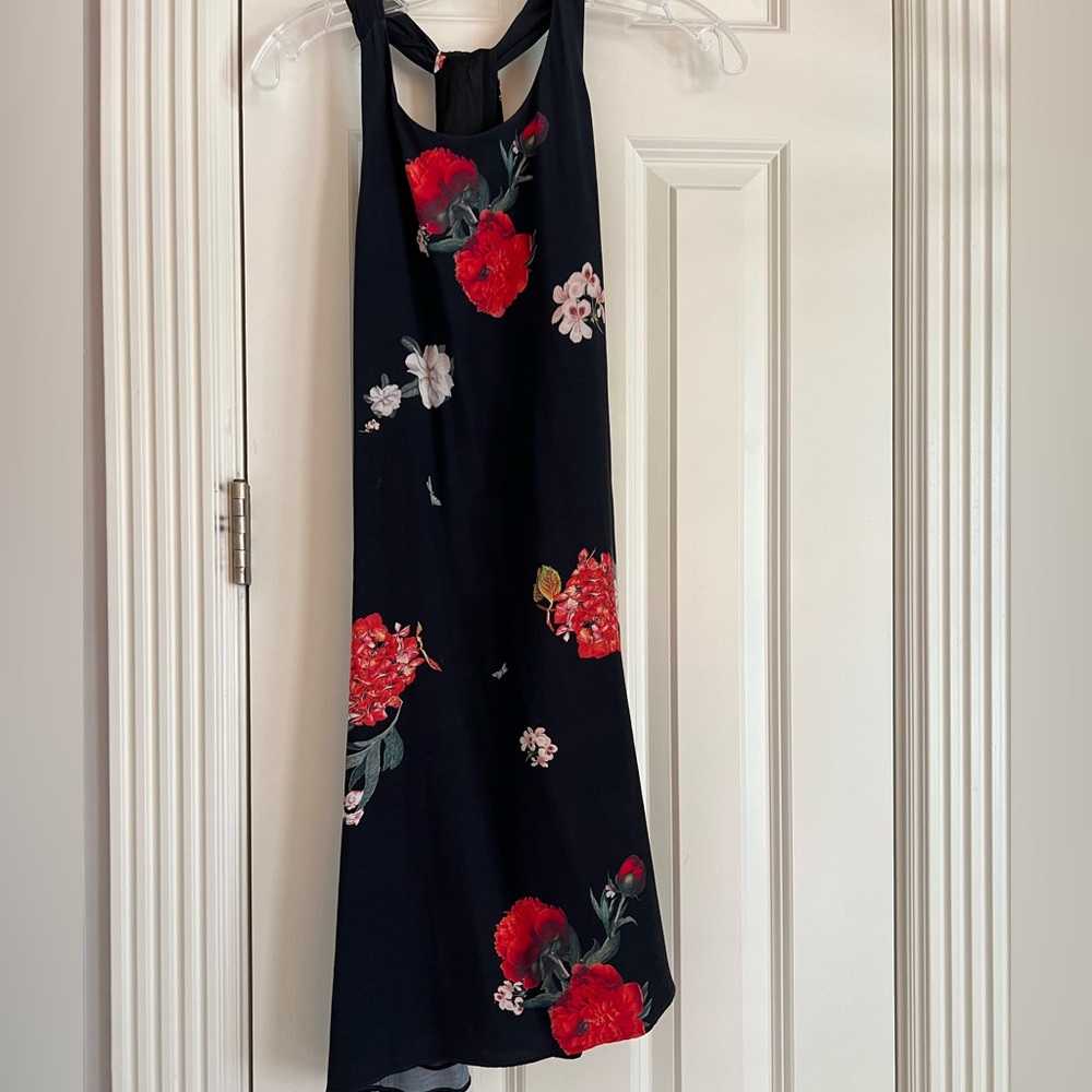 Alice and Olivia beautiful shift dress in size small.  Stunning print!